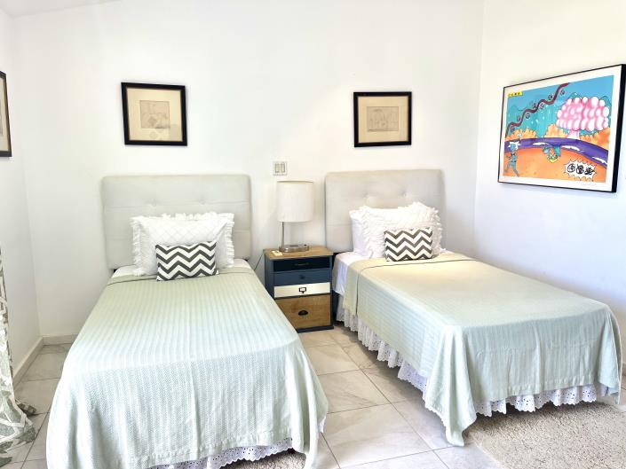 Image No.12-2 Bed Townhouse for sale