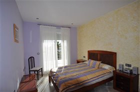 Image No.12-4 Bed Villa for sale