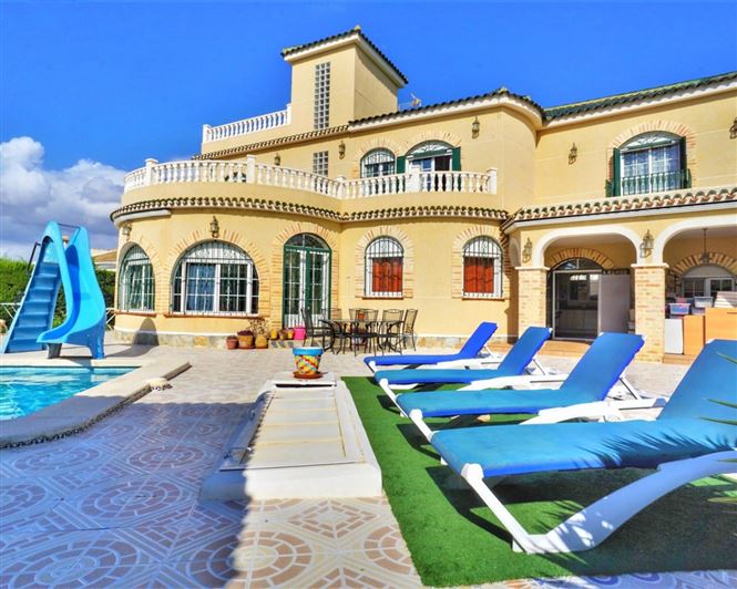 Image No.1-Villa de 6 chambres à vendre à Torrevieja