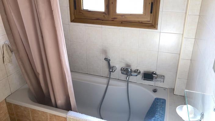 Image No.19-2 Bed House for sale