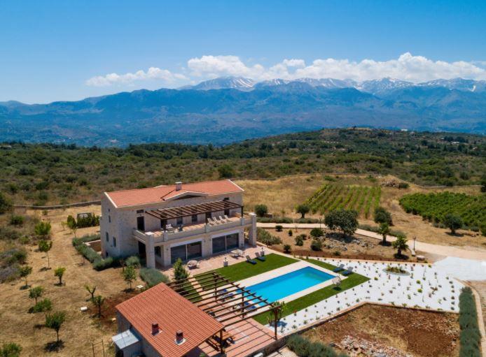 Image No.1-7 Bed Villa for sale