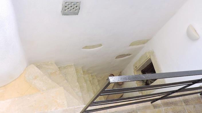 Image No.5-2 Bed House for sale