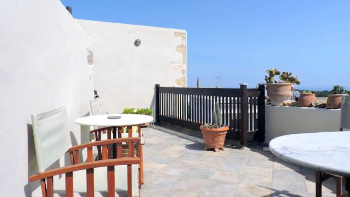 Image No.10-2 Bed House for sale