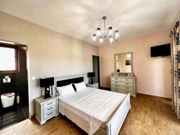 Image No.7-3 Bed Villa for sale