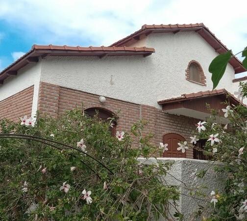 Image No.1-4 Bed House for sale