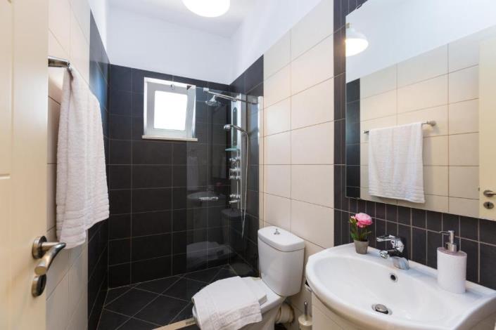 Image No.18-3 Bed House for sale