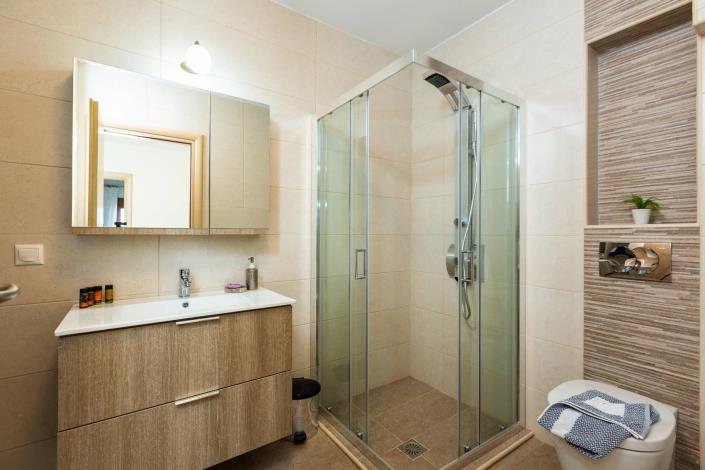 Image No.17-3 Bed House for sale