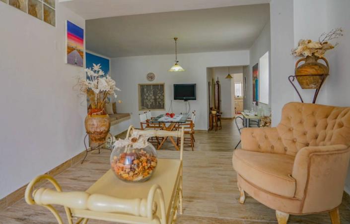 Image No.8-4 Bed House for sale