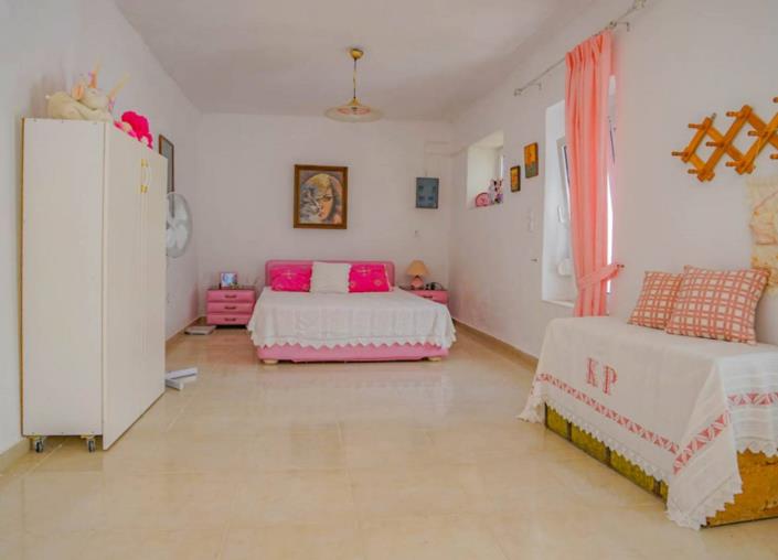 Image No.14-4 Bed House for sale