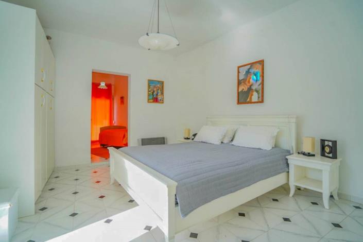 Image No.15-4 Bed House for sale