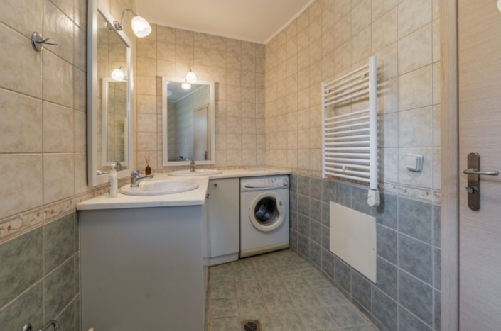 Image No.10-3 Bed House for sale