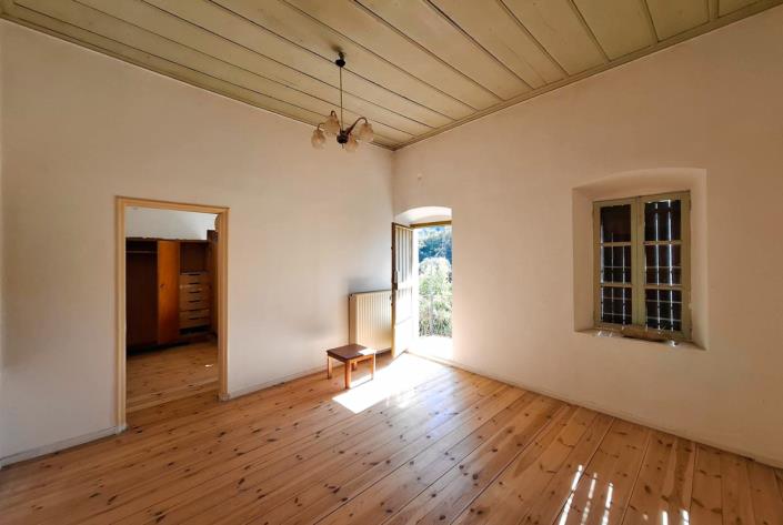 Image No.20-4 Bed House for sale