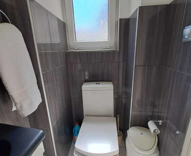 Image No.8-3 Bed House for sale