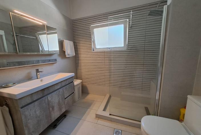 Image No.8-4 Bed Villa for sale