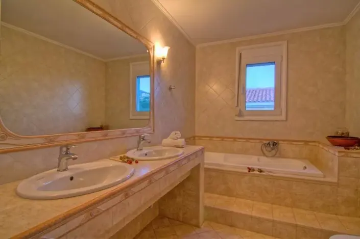 Image No.9-4 Bed Villa for sale