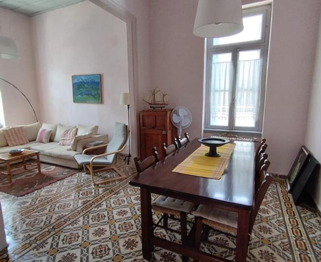 Image No.8-5 Bed House for sale