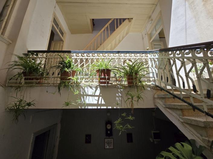 Image No.8-4 Bed House for sale