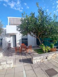 1 - Adele, Townhouse