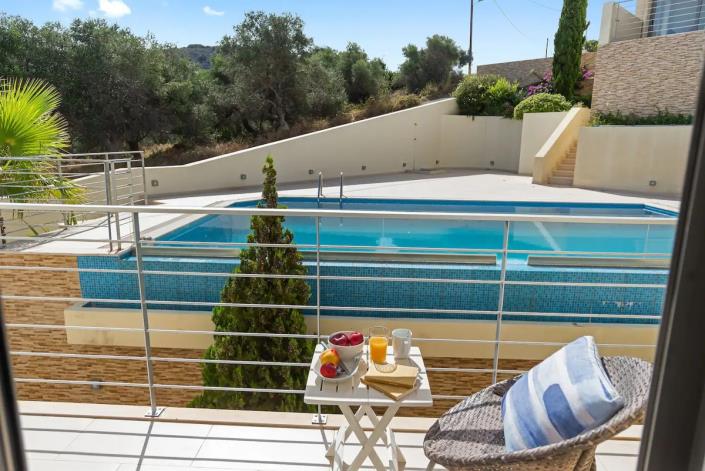 Image No.25-2 Bed Townhouse for sale