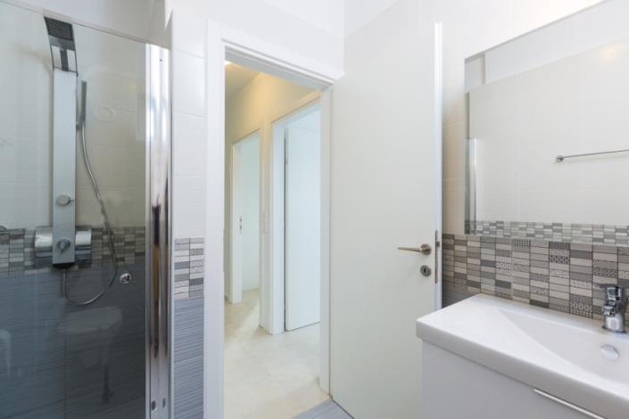 Image No.17-3 Bed House for sale