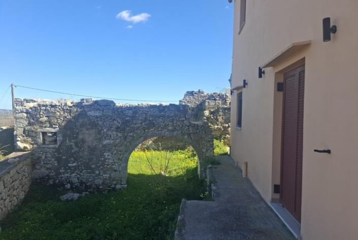 Image No.25-2 Bed House for sale