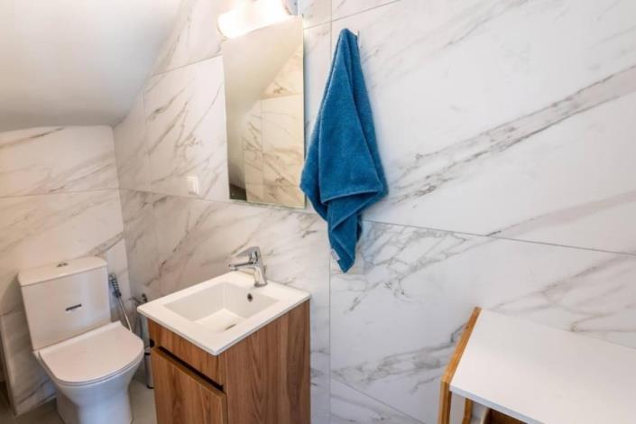 Image No.12-2 Bed House for sale