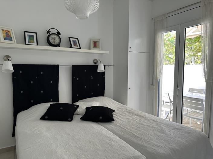 Image No.8-2 Bed House for sale