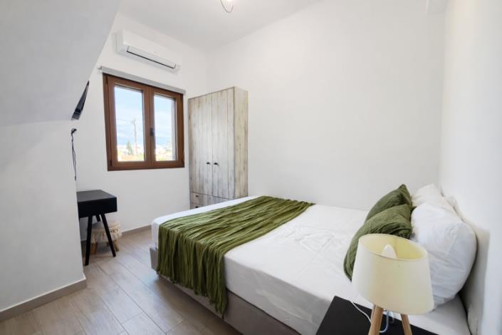 Image No.5-2 Bed House for sale
