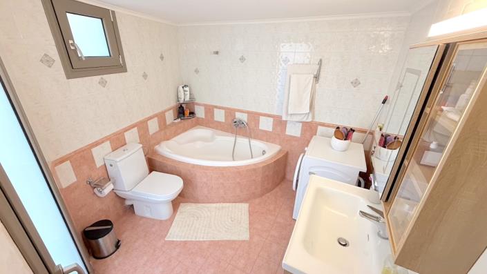 Image No.7-3 Bed House for sale