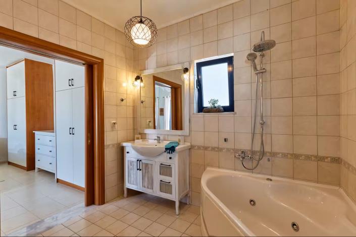 Image No.25-3 Bed House for sale