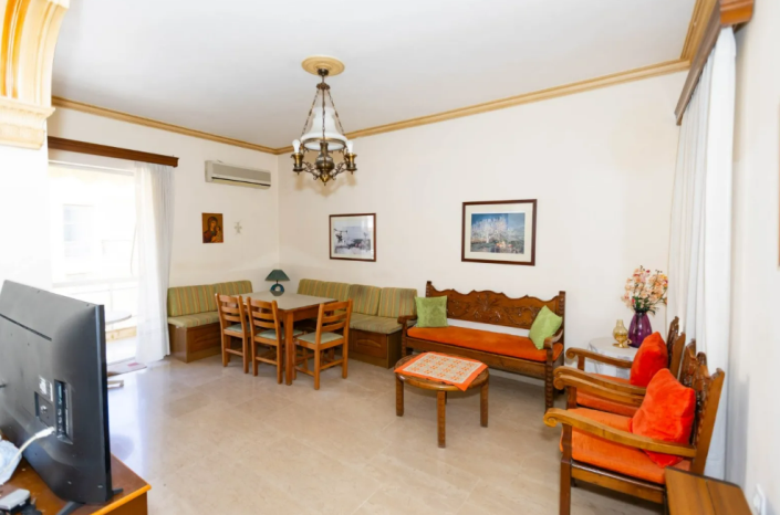 Image No.10-3 Bed House for sale