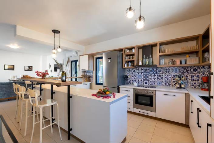 Image No.10-3 Bed House for sale
