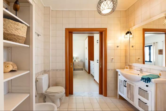 Image No.24-3 Bed House for sale