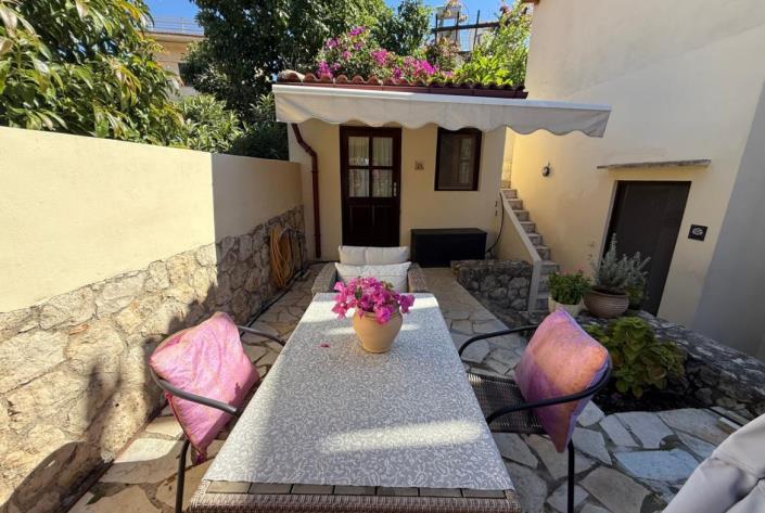 Image No.7-2 Bed House for sale