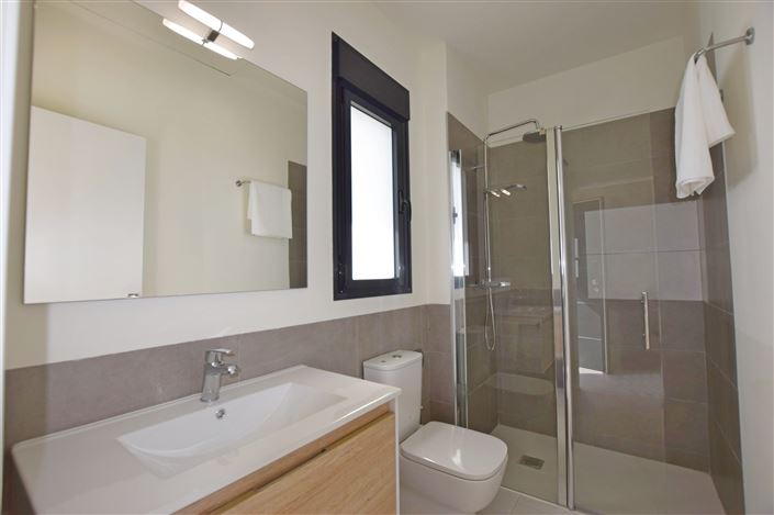 Image No.18-2 Bed Apartment for sale