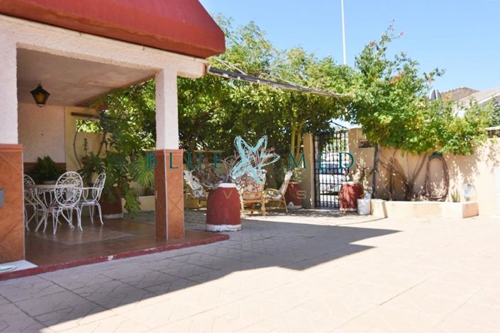 Image No.1-4 Bed Villa for sale
