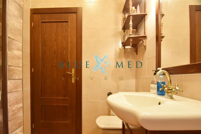 Image No.20-4 Bed Country House for sale