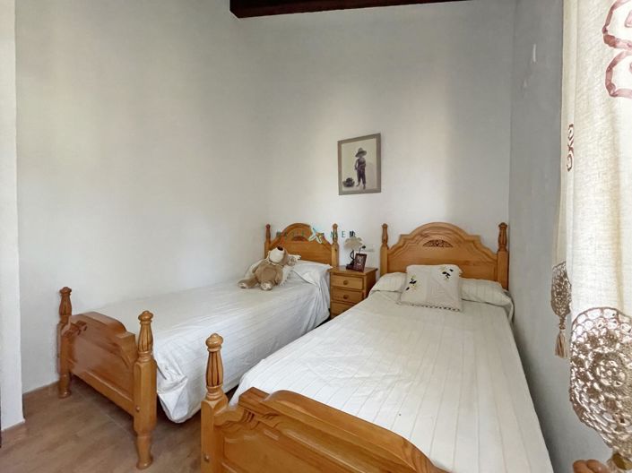 Image No.32-4 Bed Country House for sale