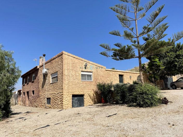 Image No.36-4 Bed Country House for sale