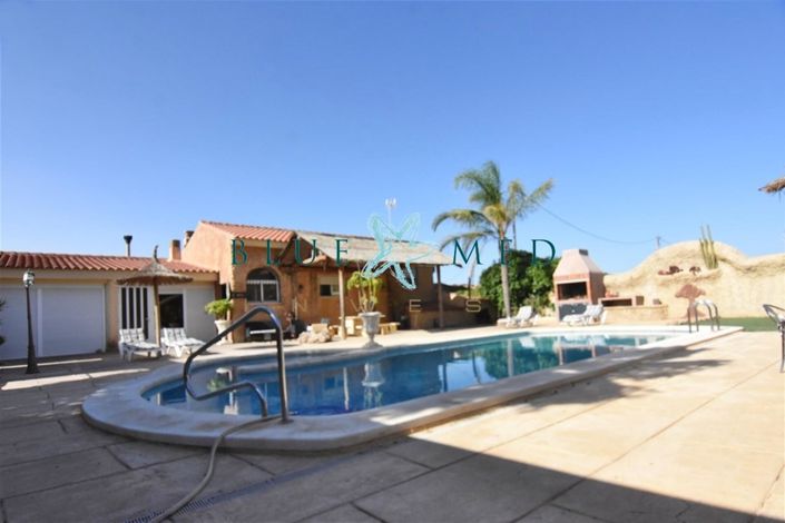 Image No.41-4 Bed Country House for sale