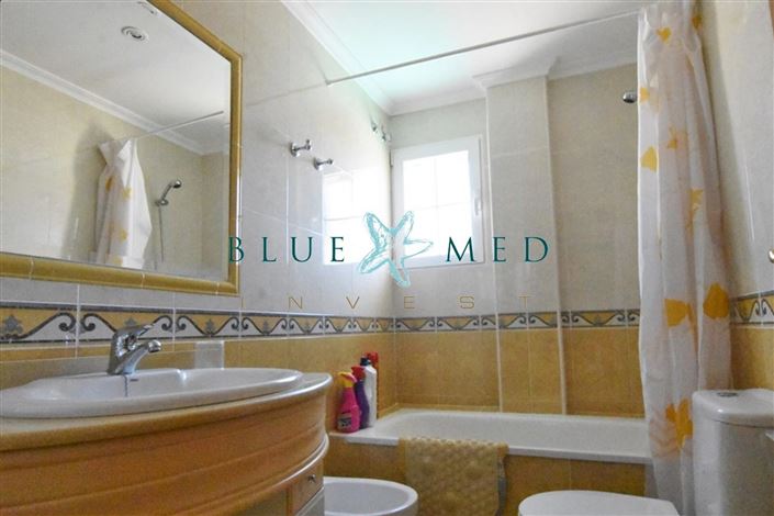 Image No.12-6 Bed Property for sale