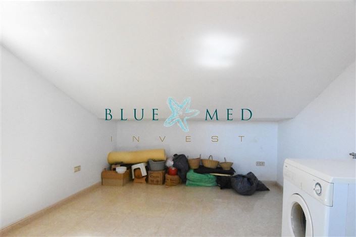 Image No.15-6 Bed Property for sale