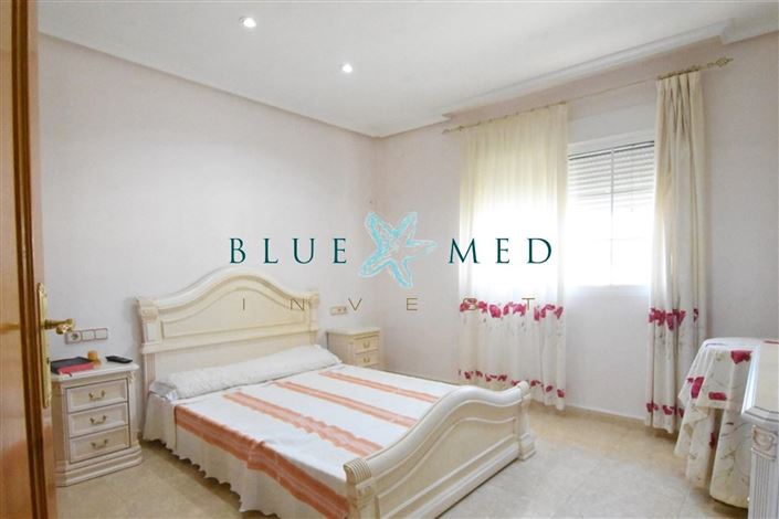 Image No.5-6 Bed Property for sale