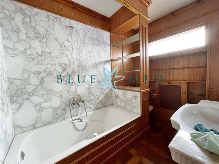 Image No.20-7 Bed Villa for sale