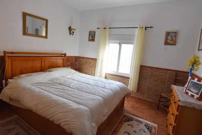 Image No.34-4 Bed Country House for sale