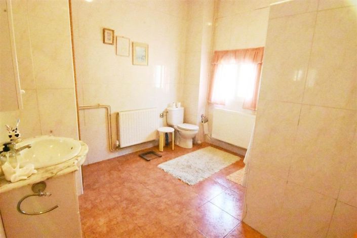 Image No.38-4 Bed Country House for sale