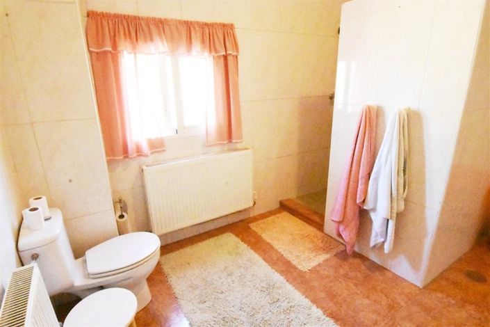 Image No.39-4 Bed Country House for sale