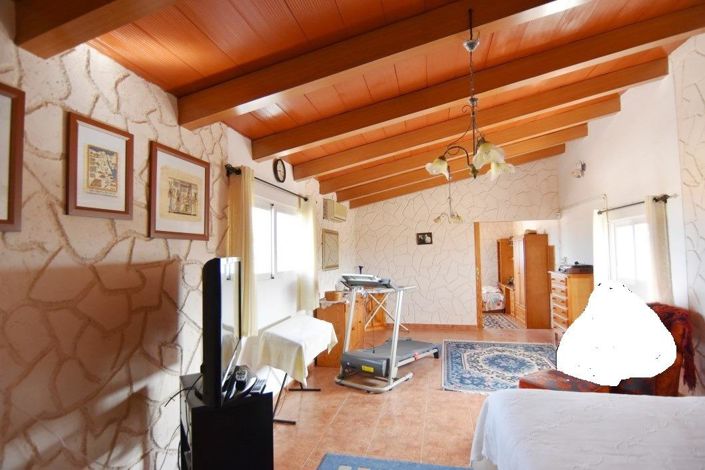 Image No.42-4 Bed Country House for sale