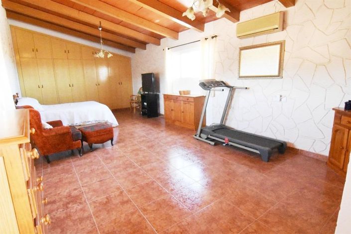 Image No.43-4 Bed Country House for sale