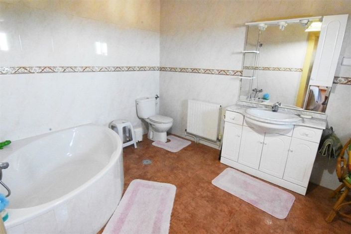 Image No.45-4 Bed Country House for sale